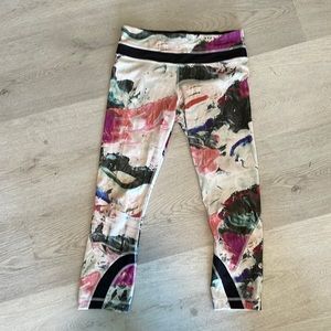 Abstract multi colored  Lulu leggings, good preowned condition, no piling